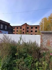 Доли дома 958 кв.м и участка 720 кв.м в Томске. 3194/9583 доли дома и 2400/7200 доли земельного участка по адресу: г. Томск, ул. М. Горького, 39/1. Здание, кадастровый номер 70:21:0200008:1594, площадь 958 кв.м. Земельный участок, кадастровый номер 70:21:0200008:77, площадь 720 кв.м. Доли в натуре…