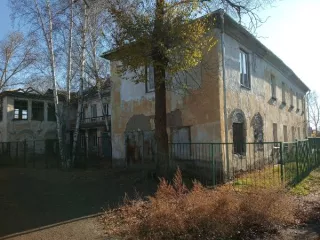 Недвижимое имущество, состоящее из: Земельного участка с кадастровым номером 19:02:010532:425, площадью 1670,00 кв.м., расположенного по адресу: РХ, г. Черногорск, ул. Чапаева, 27А. с расположенным на нем объектом недвижимого имущества: Нежилое здание, три этажа: два надземных, один подвальный…