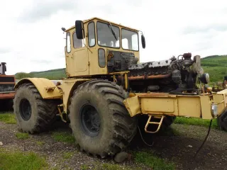 Трактор К-701, 1990 года, желтый, госномер КН 3517 23. Произведена замена всех мостов, полурамы и коробки. По стс номер двигателя и заводской номер машины отсутствует, а по факту номера есть. Все риски, связанные с дальнейшей регистрацией, постановкой на учет в органах ГИБДД и Гостехнадзора…