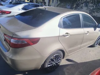 Kia Rio 2012 года выпуска. VIN: Z94CB41BADR072301. Объем двигателя: 1591 см³. Цвет: бежевый. Мощность: 123 л.с. Тип ТС: легковой седан. Имеется залог у ПАО «Совкомбанк» и ограничение, заявление о снятии направлено. Ознакомление с имуществом по запросу на электронную почту: kazarin-marina@ya.ru