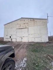 Имущественный комплекс в Татарстане: здание цеха забоя 1072 кв.м, контора 589.3 кв.м, гараж 294.6 кв.м, склад минеральных удобрений 1186.2 кв.м, арочный склад 657 кв.м, зернохранилища 620.4 кв.м и 625.5 кв.м, пункт технического обслуживания 388.7 кв.м, фуражный склад 1124.7 кв.м, зерносклады 629.2…