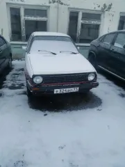 Volkswagen Golf 1985 года, госномер Е324ВО11. Имеется свидетельство о регистрации и связка ключей. VIN: WVWZZZ19ZFW495974. Техническое состояние транспортного средства не проверялось.