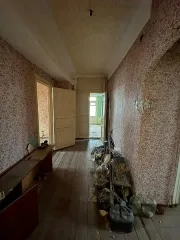 Четырехкомнатная квартира 94,4 кв.м, г. Остров, Псковская область жилое помещение – четырёхкомнатная квартира, КН 60:13:0130129:688, площадь – 94,4 кв.м, расположенное на четвёртом этаже четырёхэтажного жилого дома по адресу: Псковская область, м.о. Островский, г. Остров, квартал 3 Остров, д.7…