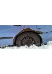 Автомобиль находится в технически неисправном состоянии, долгое время не эксплуатировался. Кузов покрыт ржавчиной. Ранее использовался в автошколе, имеет дублирующие педали газа, тормоза и сцепления на стороне пассажира. Не на ходу, требует ремонта.