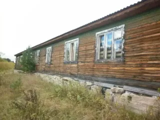 Здание детского сада "Березка" 347,1 кв.м и земельный участок 1310 кв.м, Архангельская область. Здание детского сада «Березка» площадью 347,1 кв.м., с кадастровым номером 29:01:030218:204, расположенное по адресу: Российская Федерация, Архангельская область, м.о. Вельский, п. Великое, ул. Школьная…
