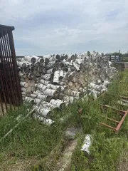 Фрагменты стволов березы в чурках, 16,53 м³. Хранился на открытой площадке. Срублен предположительно в марте 2024 года. Находится в Емельяновском районе МО Шуваевский сельсовет. На данный момент состояние ухудшилось. Количество и породный состав древесины: фрагменты стволов деревьев породы береза в…