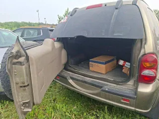 Jeep Cherokee, 2004 года, 150 лс, 200000 км, полный привод, АКПП. Модель: ДЖИП ЧЕРОКИ; Год выпуска: 2004, Цвет: ХАКИ, Идентификационный номер (VIN) 1J8G6E8574W308935; Категория: В; Модель, № двигателя № 26C.8555, Шасси (рама) №JNCENCNDETN; Кузов (кабина, прицеп) №1J8G6E8574W308935, Мощность…