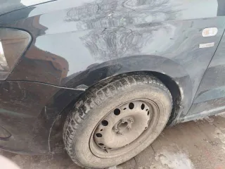 Volkswagen Polo, 2013 года, 105 лс, 165551 км, черный, VIN XW8ZZZ61ZEG019772, находящийся в залоге у ООО «СФО ПРИМА-ФИНАНС».