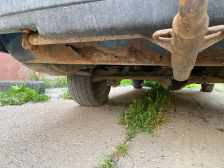 Легковой автомобиль ВАЗ 2107, 1996 г.в. Марка: ВАЗ, модель: 2107, год изготовления: 1996, цвет: зеленый, VIN: XTA210700V1024079, г/н: К184АН40. Особенности тех. состояния: коррозии по всей поверхности кузова, сквозная коррозия на порогах