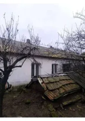 1/4 доли квартиры, 46.7 кв.м., Республика Крым, назначение: Жилое, этаж: 1, Российская Федерация, Республика Крым, м.р-н Джанкойский, с.п. Изумрудновское, с Дмитриевка, ул Центральная, д. 9, кв. 1, кадастровый номер: 90:03:060201:1002
