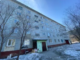 Помещение площадью 53,2 кв. м, назначение объекта – жилое,  кадастровый номер 28:01:020403:1242.  Зарегистрированные лица отсутствуют. Тех. документация не представлена. Помещение в разрушенном состоянии, стены частично отсутствуют. По состоянию на 11.03.2025 числится задолженность по уплате…