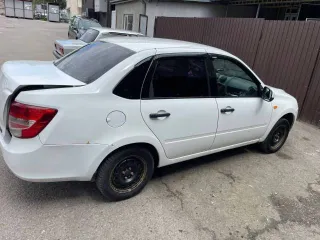 Lada Granta 2014, 87 лс, 146664 км. Lada 2190 Granta Sedan, цвет белый, VIN XTA219010E0243265, 2014 год выпуска. Является предметом залога в ООО МФК "Кешдрайв". На ходу.