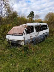 Toyota RegiusAce 2002 года, 91 лс, 300000 км, гос номер А402ОО124, VIN отсутствует, транспортное средство не на ходу, двигатель заклинил, коробка передач отсутствует
