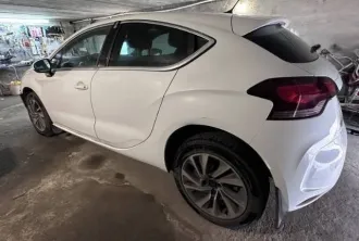 Citroen DS4 2012, 150 лс, 223616 км, АКПП. Легковой седан (не на ходу), белого цвета, VIN VF7NX5FEACY563166, ГРЗ В241ОА161, двигатель 10FJBZPSASF06 1537541, СТС 9961 854319.