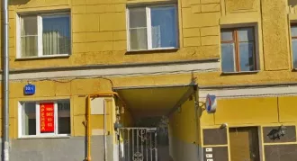 2/3 доли в праве на квартиру площадью 71,5 кв. м по адресу: г. Москва, ул. Маросейка, д. 10/1, стр. 3, кв. 51, кадастровый номер 77:01:0001034:2145. Обременения: арест, запрет регистрационных действий.