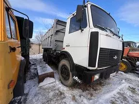 Грузовой самосвал МАЗ-551605-225, год выпуска – 2005.