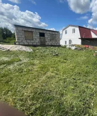 Жилой дом 81,4 кв.м с землей 1300 +/- 13 кв.м для ведения личного подсобного хозяйства в Тульской области, Ленинский район, р.п. Ленинский, ул. Циолковского, д.36. Земельный участок категории земли населенных пунктов, кадастровый номер 71:14:010409:79. Жилой дом площадью 81,4 кв.м, этажность 1, без…