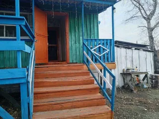 Доля квартиры 45.8 кв.м и участка 800 кв.м в Республике Тыва. 2/5 доли квартиры и 2/5 доли земельного участка. Доля в праве на жилой дом: 2/5 доли в праве общей долевой собственности на жилой дом, кадастровый номер 17:05:0101001:333, расположенный по адресу: Республика Тыва, Кызылский район, с…