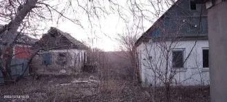 Доля ¼ жилого дома 47,3 м² с участком 2300 м², Ростовская обл. ¼ в праве собственности на жилое здание, общей площадью 47.3 кв.м., кадастровый номер: 61:18:0030201:328, расположенного на земельном участке, общей площадью 2300 кв.м., кадастровый номер 61:18:0030201:32, категория земель - Земли…