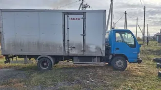 Isuzu NQR 3784D1, 2007 грузовой фургон. VIN: XUB3784D170000049. Гос. номер: Е240РС124. Номер шасси: XTTN1R71P70300776. Тип кузова: грузовой фургон. Цвет: синий. Мощность двигателя: 120.0 л. с. Объём двигателя: 4570 куб. см. Масса без нагрузки: 3820 кг. Разрешенная максимальная масса: 8000 кг. Год…