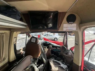 Mercedes-Benz 211 CDI 2004 года выпуска, VIN WDB9026621R742132, после ДТП не в рабочем состоянии.