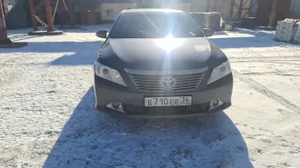 Toyota Camry 2013 года выпуска, VIN: XW7BH4FKX0S006757, номер кузова: XW7BH4FKX0S006757, цвет кузова: серый металлик, мощность: 109 кВт/148 л.с. Осмотр по предварительной записи по телефону 89247734097 или по электронной почте: au.lebedevad@yandex.ru