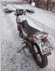 Мотоцикл, марка: YAMAHA SERROW225WE, год изготовления: 1993, цвет: БЕЛЫЙ, VIN: ОТСУТСТВУЕТ, ПТС: 25 УВ 798031, г/н: 6925АО25, изготовитель  страна : ЯПОНИЯ, модель двигателя: 1КН, двигатель №: ОТСУТСТВУЕТ, мощность двигателя, л. с.  кВт : 20  14.7 , рабочий объем двигателя, куб. см: 225, шасси …
