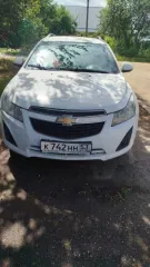 Chevrolet Cruze 2014 года выпуска, белого цвета. VIN: XUUJF35E9E0001495, ПТС: 33РВ 617196, государственный номер: К742НН53. Производитель: ЗАО АВТОТОР МЕНЕДЖМЕНТ (Россия). Модель двигателя: F16D4, бензиновый, номер: 140690010, мощность 124 л.с. (91 кВт), объем 1598 куб. см. Номер кузова…