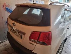 Автомобиль KIA SORENTO , г/н К282 РС 161, 2012 г.в. VIN: XWEKU814DC0001841.  Без документов, дефекты лакокрасочного покрытия, следы ржавчины, естественный износ.