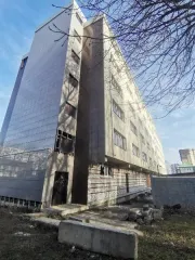 Здание автосервиса, 8675 кв.м, Ставропольский край. Залоговое имущество должника: здание автосервиса по ул. Доваторцев 52д в квартале 496 г. Ставрополя, вид объекта недвижимости: здание, назначение: нежилое, площадь 8675 кв.м, кадастровый номер 26:12:011801:1424, количество этажей: 7, в том числе…