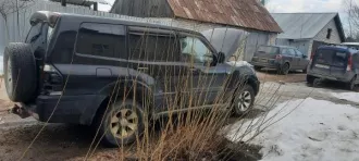 Транспортное средство Mitsubishi Pajero, 2003 года выпуска, государственный номер У477РН76, цвет - черный, VIN JMBLYV78W4J002723, объем двигателя - 3200 куб. см, мощность двигателя - 121,4 кВт/165 л.с. Состояние транспортного средства: отсутствует задняя правая фара, арка задней левой дверцы сгнила…