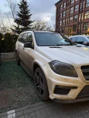 Mercedes-Benz GL-Класс AMG 2013 года, 558 лс, пробег 138650 км, АКПП. Автомобиль Mercedes-Benz GL63 AMG, госномер В444ВК50, VIN WDC1668741А256328, цвет белый.