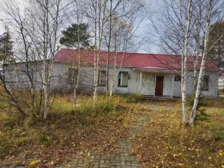 Школьные мастерские, кадастровый номер: 86:04:0000003:989, количество этажей - 1, общей площадью 111,1 кв. м, с земельным участком, кадастровый номер: 86:04:0000003:559, общей площадью 590 кв. м., категория земель: земли населенных пунктов, адрес: Ханты-Мансийский автономный округ - Югра, р-н…