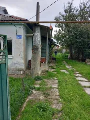1/4 доля земельного участка 1818 кв.м. и жилого здания 188,4 кв.м., Краснодарский край. 1/4 доля в праве общей долевой собственности на земельный участок (для ИЖС), площадь 1818 кв.м., кадастровый номер 23:13:0201030:4. 1/4 доля в праве общей долевой собственности на жилое здание, площадь 188,4…
