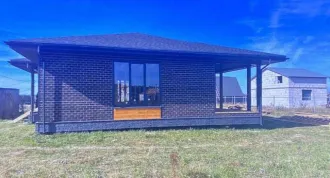 Земельный участок 600 кв.м и жилой дом 129 кв.м, Московская область. Земельный участок, площадью 600 +/- 9 кв. м, расположенный по адресу: Московская область, город Домодедово, село Юсупово, кадастровый номер 50:28:0110156:11435, категория земель: земли населенных пунктов, виды разрешенного…