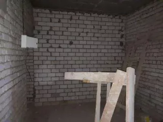 7 объектов конкурсной массы, имущественный комплекс по адресу: Чувашская Республика, г. Канаш, Ульяновское шоссе:  
1. Материальный склад кадастровый №21:11:240201:1986,  
2. Забор из железобетонных плит из железных листов с пятью воротами, протяженность 1572 п.м., кадастровый №21:11:000000:1287, …