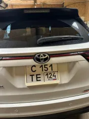 Toyota Harrier 2018 года, универсал. Государственный номер С151ТЕ124, VIN ASU60-0007299, номер кузова ASU60-0007299, номер двигателя 8АRZ114612. Цвет белый. Объем двигателя 1998 см³, мощность 231 л.с. Рабочее состояние не проверялось, видимых повреждений не имеет. Обременения: запреты судебного…