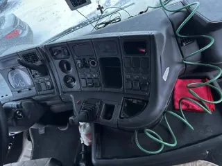 Scania R340 4X4, 2012 грузовой автомобиль, г/н O471EM761, VIN X8957SC20C0ER7065, белого цвета, в рабочем состоянии, по кузову повреждения и царапины, лобовое стекло без повреждений, пробег 981 918 км, адрес: Ростовская область, г. Таганрог, ул. Мариупольское Шоссе, д. 27.