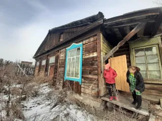 Нежилое одноэтажное деревянное здание 296 м² с земельным участком 3284 м², Иркутская область. Здание с кадастровым номером 38:16:000010:1846, земельный участок площадью 3284 кв.м. с кадастровым номером 38:16:000010:1889, расположенное по адресу: Российская Федерация, Иркутская область, Усольский…
