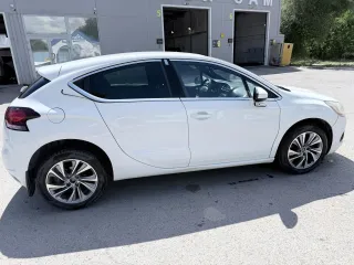 Citroen DS4 2014, легковой автомобиль марки: Citroen, модели: DS4, год выпуска: 2014, идентификационный номер (VIN): VF7NX5FS0EY546985. Получить дополнительную информацию об имуществе, фотографии можно в рабочие дни с 10:00 до 18:00 часов подав заявку на адрес электронной почты: safonovks@yandex.ru…