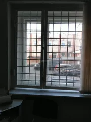 Нежилое помещение 361 кв.м, 11/250 доли на ЗУ 10 810 кв.м, Ленинградская обл., Кингисепп. Нежилое помещение - 361,0 кв. м с учетом неотделимых улучшений (23 поз.), помещения № 1-24 первого этажа (вход № 6) незавершенного строительством двухэтажного кирпичного здания общественного центра, 11/250…