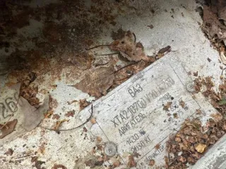 Автомобиль ВАЗ 2107, 1996 года выпуска, государственный номер Т846НА33, VIN ХТА210700V1015260. Цвет белый. Имеются вмятины на переднем и заднем бампере, а также многочисленные незначительные вмятины по кузову. Присутствует коррозия металла и следы ржавчины по всему кузову транспортного средства…