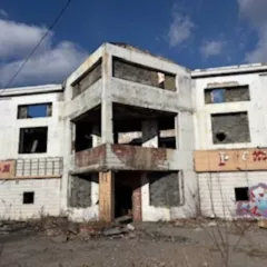   земельный участок общей площадью 3690,09 кв.м., с кадастровым номером №25:31:010404:219, категории земель: земли населенных пунктов: разрешенное использование: под эксплуатацию «Развлекательного центра «Бриз»: Приморский край, г. Находка, ул. Комсомольская, д.22.  имущество является предметом…