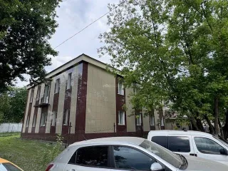 Здание общежития 818,9 кв. м, земельный участок 2112 кв. м, Московская обл., г. Подольск, пр-д Авиаторов, д. 10, 2 этажа, в том числе подземных 0, кадастровый номер 50:55:0010287:29, кадастровый номер 50:55:0010290:17, земли населенных пунктов, под общежитием, ограничения и обременения: ограничения…