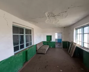 Здание кад. № 26:09:020901:8, пл. 1488.60 кв. м. по адресу СК, Туркменский район, с. Камбулат, МТФ №2.
