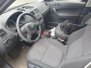 Skoda Yeti, 2012 год выпуска, VIN XW8JF25L8DH700619, цвет темно-бордовый. Автомобиль в залоге у АО «ТБанк». Покупатель самостоятельно снимает все запреты и ограничения как новый собственник.