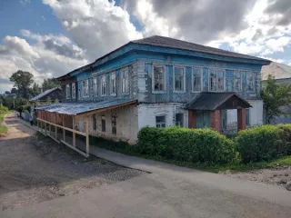 Объект культурного наследия 405.8 кв.м Удмуртская Республика Продажа находящихся в фед. соб-ти объектов недвижимого имущества общей площадью 405,8 кв.м. (кад.номера 18:20:049071:79 18:20:049079:209), адрес: Удмуртская Республика, Сюмсинский район, с. Сюмси, ул. Советская, д. 48, являющихся объектом…