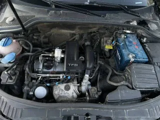 Audi A3, 2012 года, 105 лс, 205973 км, АКПП. Легковой автомобиль, Audi A3, VIN: WAUZZZ8P4DA046785, 2012 год выпуска. Авто не на ходу, двигатель неисправен, турбина неисправна, коробка в нормальном состоянии. По кузову на заднем бампере есть сколы, по ходовке нормально. Машина больше года стоит.