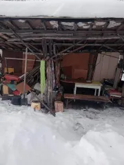 Земельный участок 988 кв. м в Красноярском крае, Березовский район, СНТ "Эласт", улица Зеленая, участок 65. Кадастровый номер 24:04:0513001:2601. На участке расположены нежилые строения.