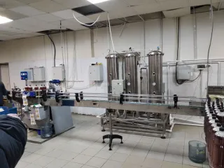 Пивоваренное технологическое оборудование BLONDERBEER.Tuere N 2000 I (пивоваренный завод) «BLONDERBEER.Туре N 2000 I», состоящее из: Бойлер. Сек-01. blonderbeer (1 шт.); фильтрационная емкость ССЕ-01. blonderbeer (1 шт.); Заторно сусловарочный котел СЕС-01. blonderbeer (2 шт.); ВИРПУЛ…